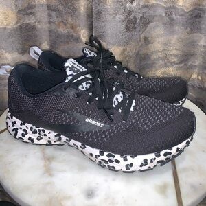 Women's Brooks Revel 4 Size 9